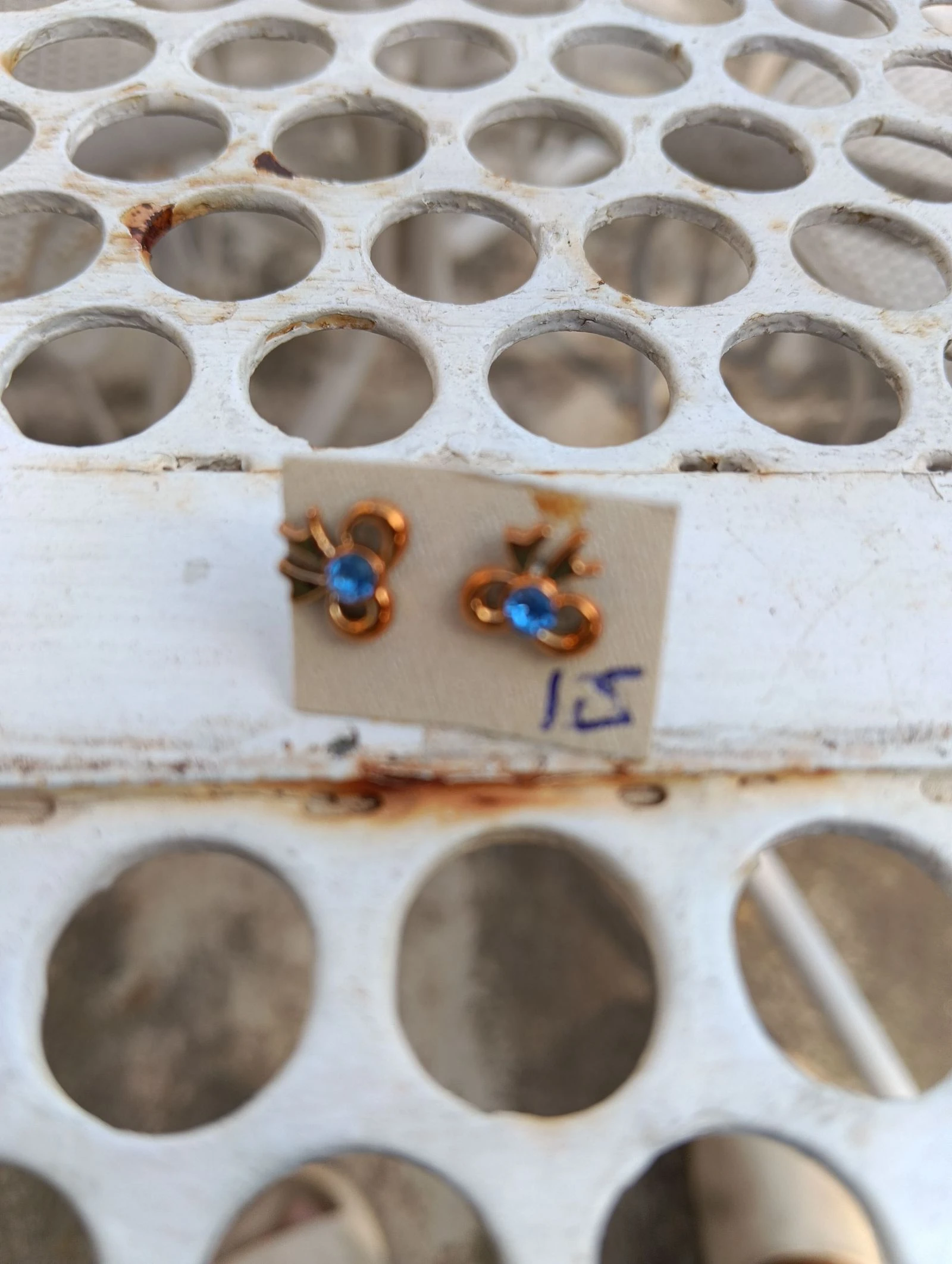 Boucles d oreilles n 15 neuve 